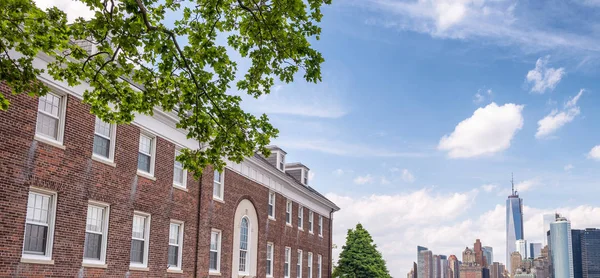 Downtown Manhattan panoramic view from Governors Island — Stock Photo, Image