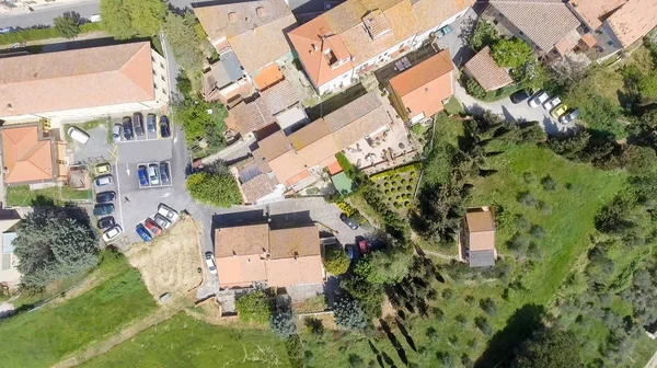 Vista aérea de Guardistallo, pequeña ciudad medieval de Tus — Foto de Stock