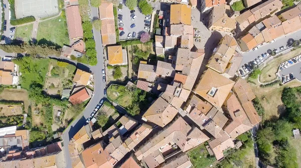 Homes of Tuscany along countryside, Italy — Stock Photo, Image