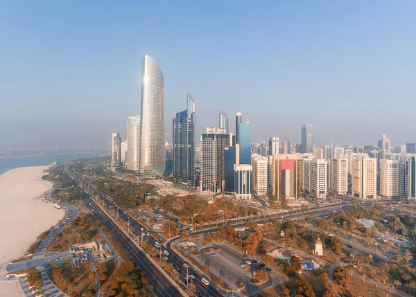 Abu Dhabi Vue du centre-ville depuis l'hélicoptère — Photo