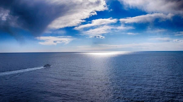 Корабель у бік океану — стокове фото