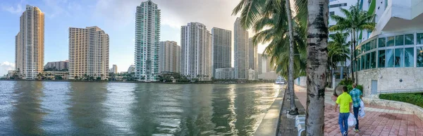 Costa de Miami com Brickell Key skyline, vista panorâmica — Fotografia de Stock