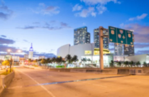 Miami por la noche. Vista borrosa de Port Boulevard —  Fotos de Stock