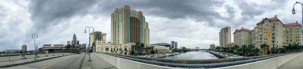Panoramatický pohled pobřeží, Tampy od města mostu, Florida — Stock fotografie