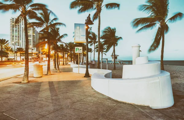 Fort Lauderdale por la noche. Increíbles luces de Beach Boulevard —  Fotos de Stock