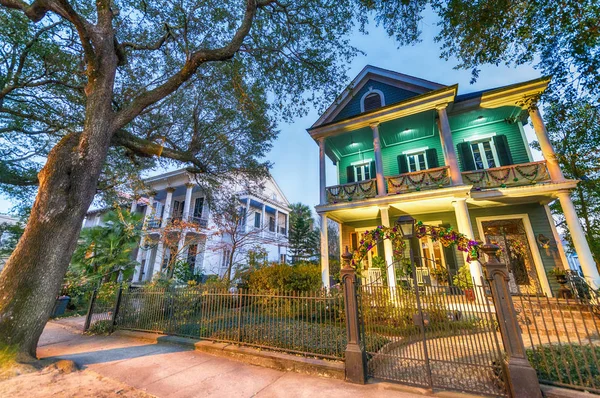 New Orleans, Louisiana 'nın güzel renkli evleri