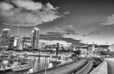 Miami gece. Bağlantı noktası Bou üzerinden şehir binaların muhteşem görünümü