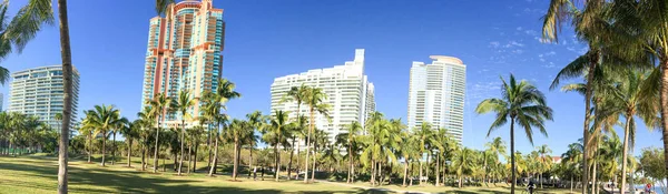 Panoramautsikt över Miami Beach från South Pointe Park — Stockfoto