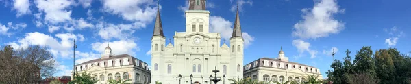 Vista panorámica de Jackson Square. Nueva Orleans atrae a 15 millones — Foto de Stock