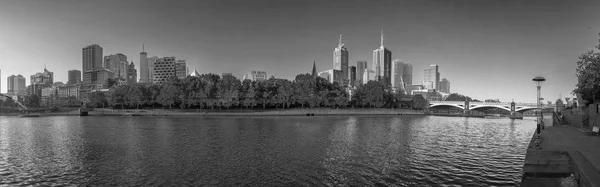 Melbourne, Austrálie - 20. listopadu 2015: Panoramatický výhled na město — Stock fotografie