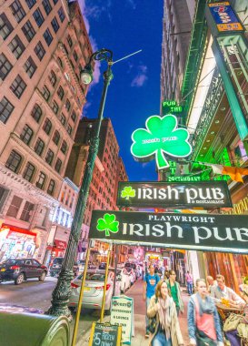 New York City - Haziran 2013: Irish Pub gece. Bu barlar bir