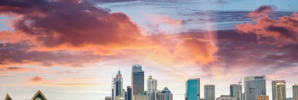 Sydney, Australien. Panoramautsikt över stadssilhuetten i solnedgången — Stockfoto
