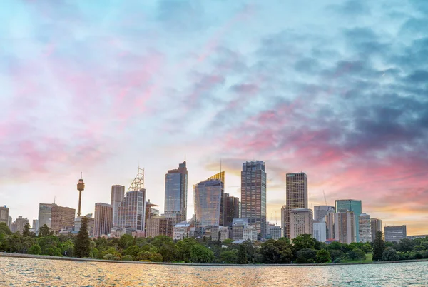 Sydney paysage urbain panoramique au coucher du soleil, NSW, Australie — Photo