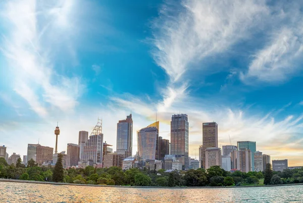 Sydney panorámás városkép naplementekor, Nsw, Ausztrália — Stock Fotó