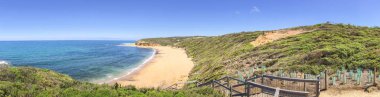 Plaj panoramik manzarası, Great Ocean Road kıyı şeridi, Australi çan