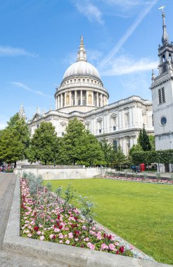 St Paul Katedrali, Londra. Güneşli bir günde güzel manzara