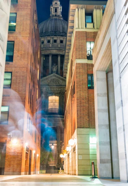 Noční pohled z London St Paul Cathedral — Stock fotografie