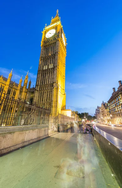 Bela vista noturna do Palácio de Westminster, Londres — Fotografia de Stock