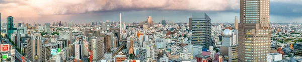 Tokyo - 2016. június 1.: Shibuya skyline a sunse látképe — Stock Fotó