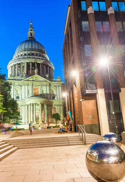 Vue de nuit de la cathédrale St Paul de Londres — Photo