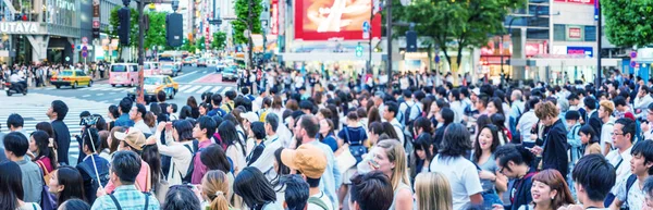 Tokyo - 2016. június 1.: Panoráma Shibuya átkelés a pe — Stock Fotó