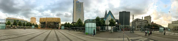 莱比锡，德国-7 月 2016年︰ 游客去参观市中心。Leipzi — 图库照片