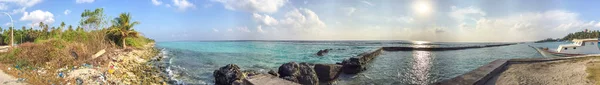 THODDOO, MALDIVES - MARCH 2015: Beautiful colors of Maldives. Th — Stock Photo, Image