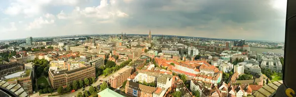 Luchtfoto van het Hamburg van stad toren, Duitsland — Stockfoto