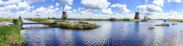 Kinderdijk wiatraki, panoramiczny widok - Holandia — Zdjęcie stockowe