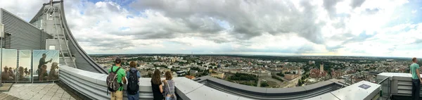 LEIPZIG, ALEMANIA - JULIO 2016: Los turistas visitan la azotea de la ciudad. Leipz —  Fotos de Stock