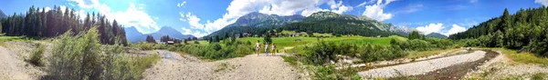 Panoramautsikt över scenario av italienska Alperna, Dolomiterna — Stockfoto