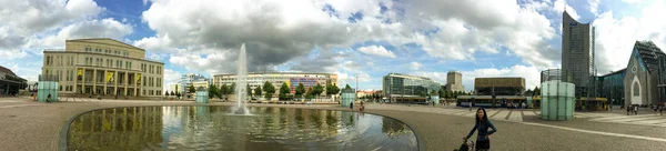 LEIPZIG, GERMANY - JULY 2016: Tourists visit city center. Leipzi — Stock Photo, Image