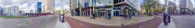 Rotterdam, Hollanda - Nisan 2015: Turist şehir ziyaret str