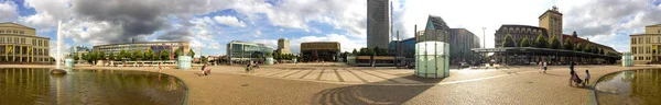ЛЕЙПЦИГ, ГЕРМАНИЯ - Июль 2016: Туристы посещают центр города. Лейпци — стоковое фото