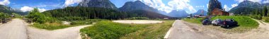 İtalyan Alplerdeki Dolomitler'in panoramik senaryo