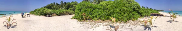 Bellissimi colori delle Maldive. Thoddoo è una piccola isola — Foto Stock