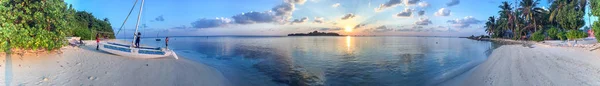 Lindas cores das Maldivas. Rasdhoo é uma pequena ilha — Fotografia de Stock