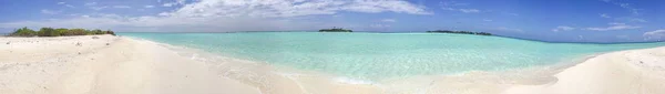 Widok panoramiczny piękny malediwskim beach — Zdjęcie stockowe