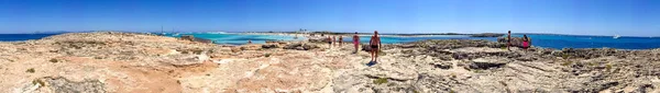 Φορμεντέρα, Ισπανία - Ιουνίου 2015: Οι τουρίστες να απολαύσουν το υπέροχο νησί β — Φωτογραφία Αρχείου