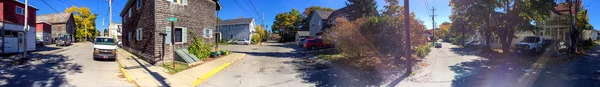 BAR HARBOUR, MAINE - OCTOBER 2015: Tourists along city streets. — Stock Photo, Image