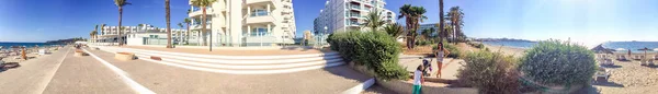 IBIZA, SPAIN - JUNE 2015: Tourists walk in the city port, panora — Stock Photo, Image