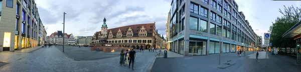 LEIPZIG, ALEMANHA - JULHO 2016: Turistas visitam o centro da cidade. Leipzi — Fotografia de Stock