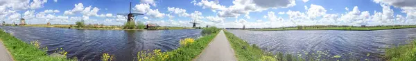 Kinderdijk wiatraki, panoramiczny widok - Holandia — Zdjęcie stockowe