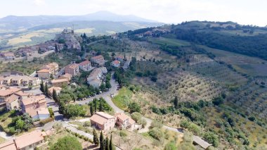 Castiglione D'Orcia, küçük Ortaçağ çekici güzel havadan görünümü