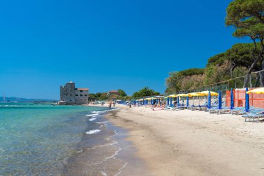 Torre Mozza, İtalya - 27 Mayıs 2017: Güzel Toskana Beach'te sp