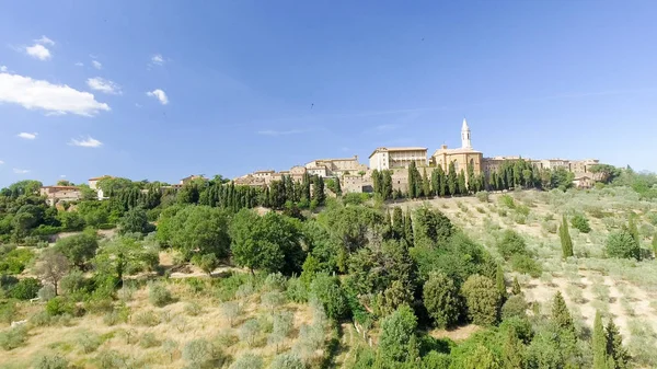 Beautiul légi kilátás Pienza, Toszkána középkori város a hil — Stock Fotó