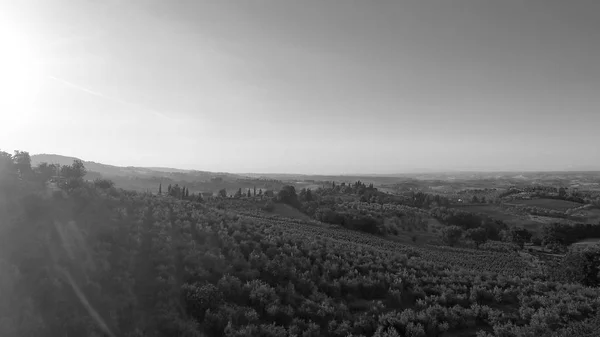 Prachtige heuvels van Toscane, uitzicht vanuit de lucht — Stockfoto