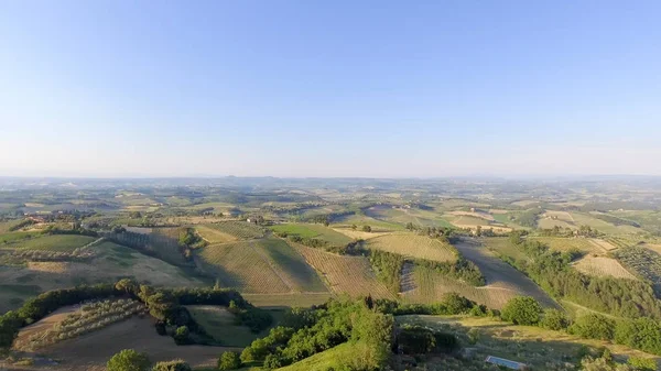 Schöne Luftaufnahme der Hügel der Toskana, Italien im Frühling — Stockfoto