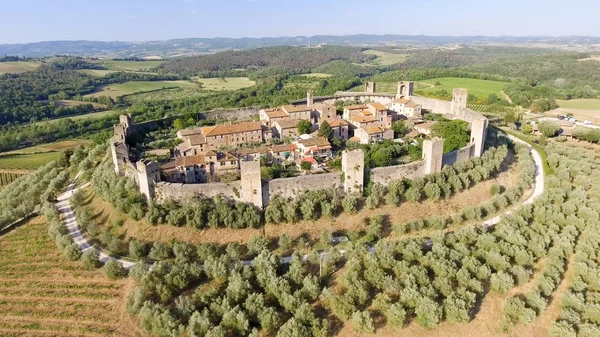 Beautiul vista aérea de Monteriggioni, Toscana ciudad medieval en — Foto de Stock