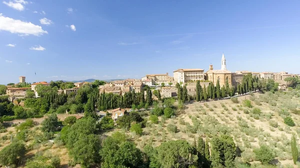 Kondominium Flygfoto över Pienza, Toscana medeltida staden på hil — Stockfoto